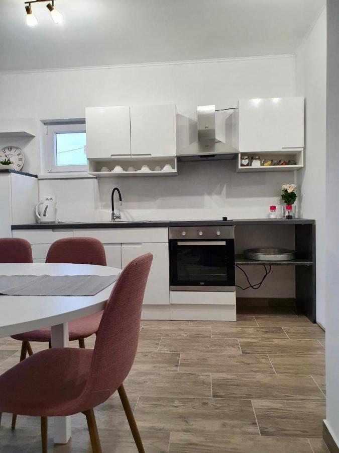 Jovici  Apartman Skolj מראה חיצוני תמונה